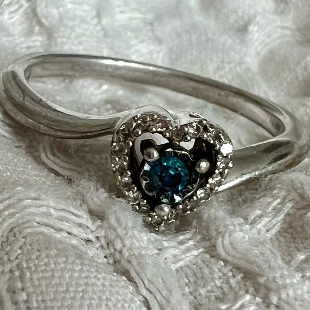 Kay Jewelers Heart Ring - Picture 1 of 2